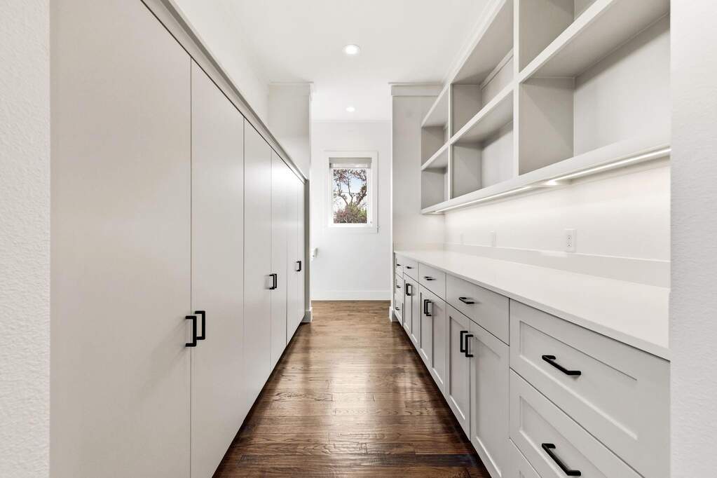 5 Bedroom Single Family Home/House's Image 13