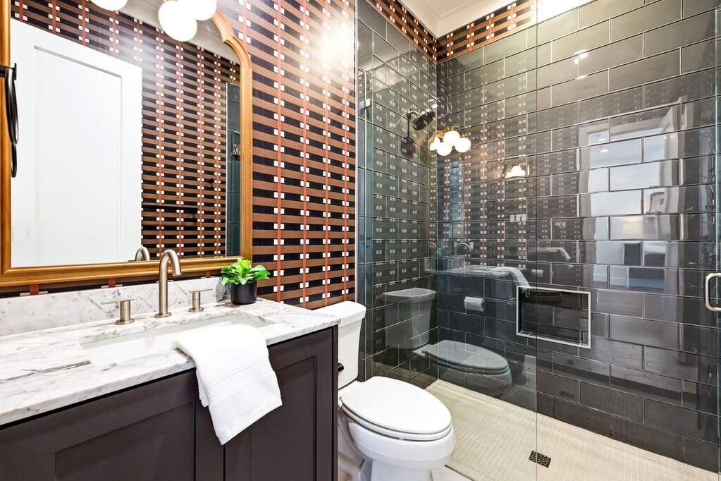 5 Bedroom Single Family Home/House's Image 15