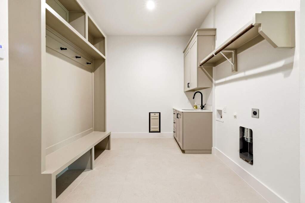 5 Bedroom Single Family Home/House's Image 22