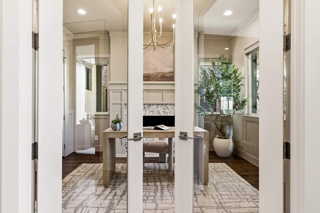 5 Bedroom Single Family Home/House's Image 3