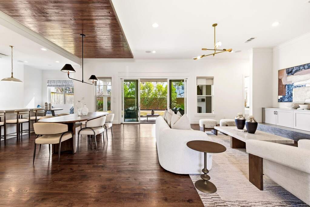 5 Bedroom Single Family Home/House's Image 5