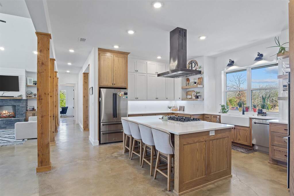 4 Bedroom Single Family Home/House's Image 7