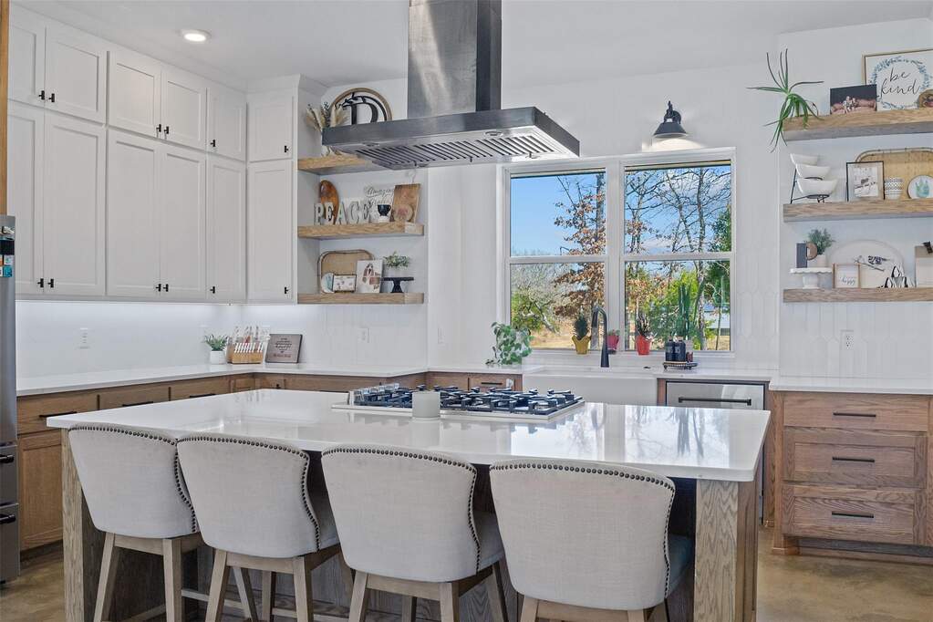 4 Bedroom Single Family Home/House's Image 8