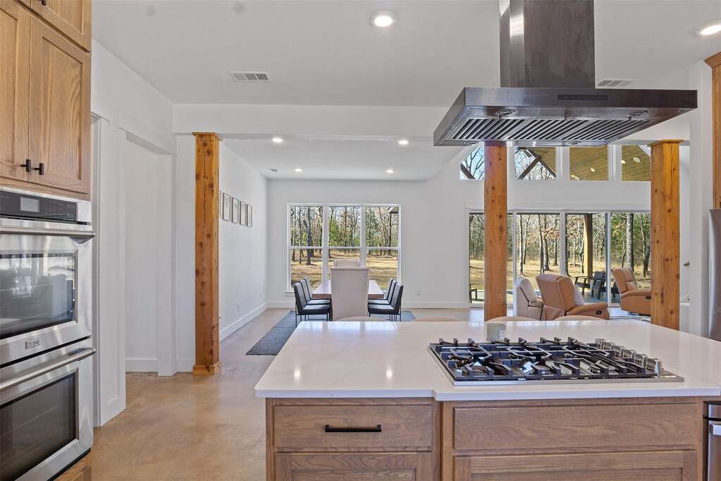 4 Bedroom Single Family Home/House's Image 9
