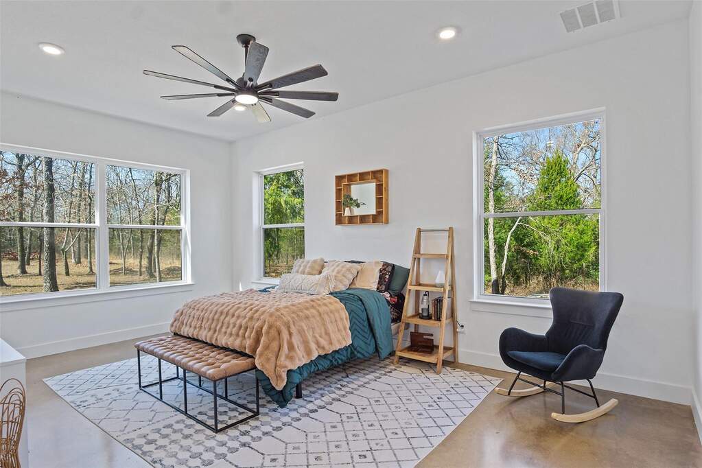 4 Bedroom Single Family Home/House's Image 14