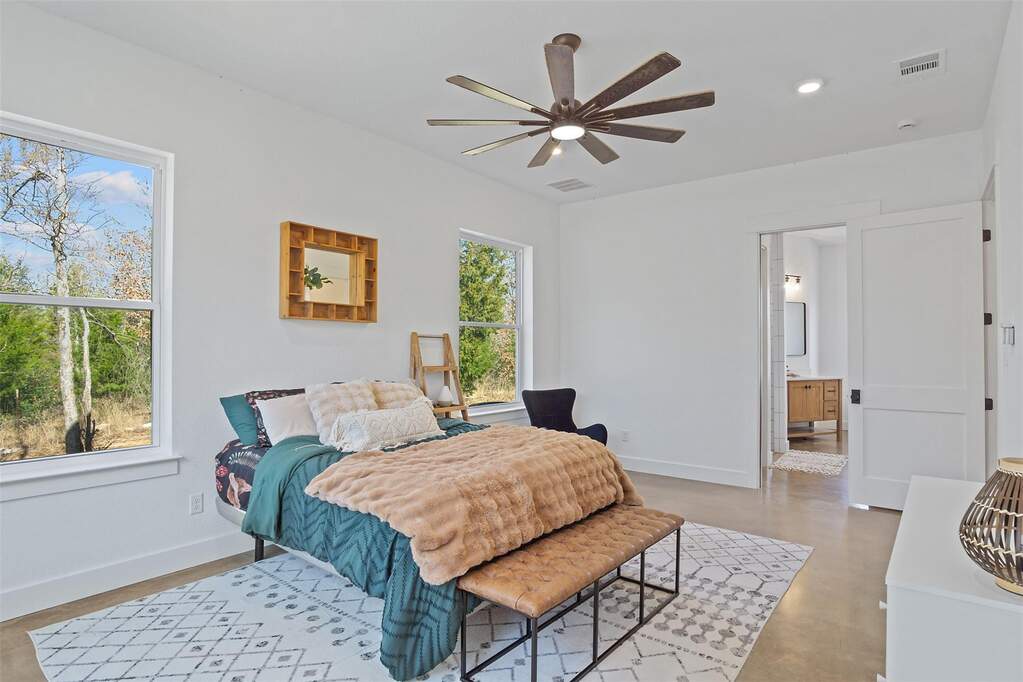 4 Bedroom Single Family Home/House's Image 15