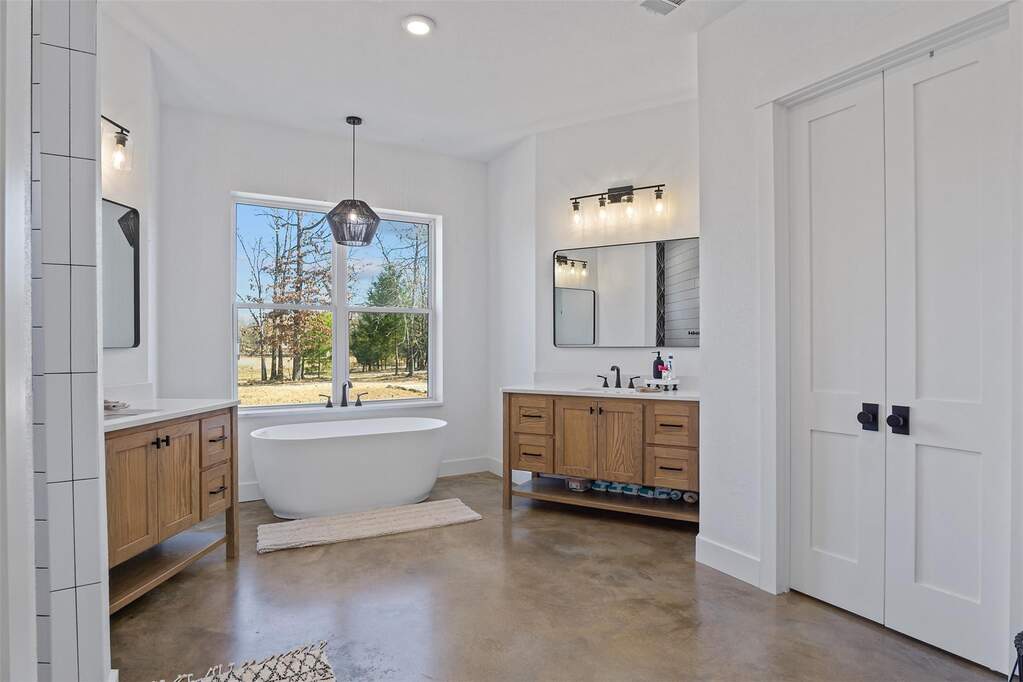 4 Bedroom Single Family Home/House's Image 17