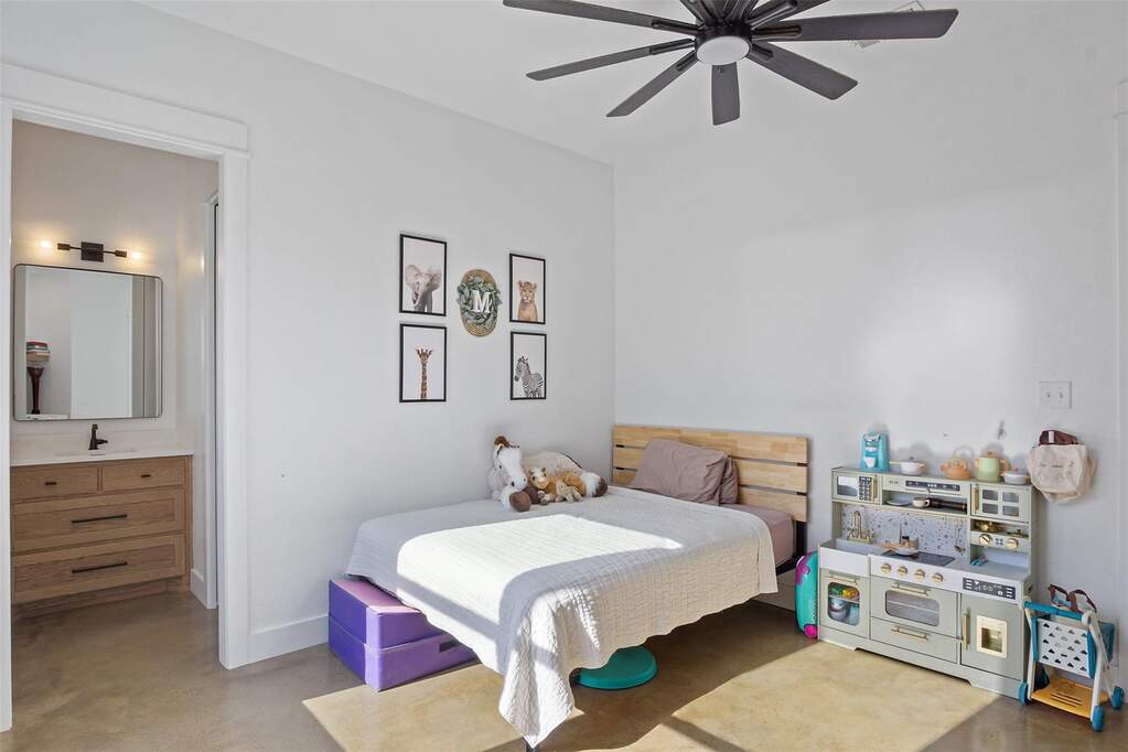4 Bedroom Single Family Home/House's Image 21