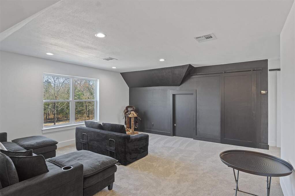 4 Bedroom Single Family Home/House's Image 27