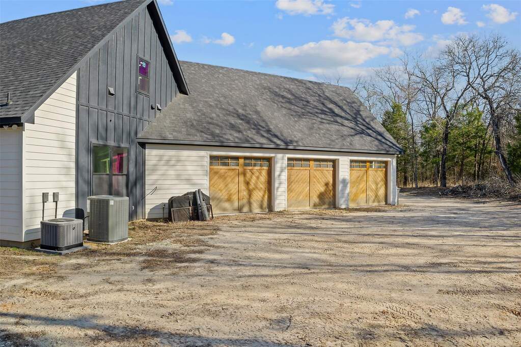 4 Bedroom Single Family Home/House's Image 35