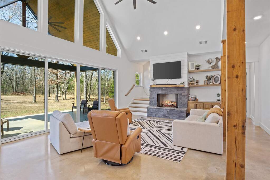 4 Bedroom Single Family Home/House's Image 5
