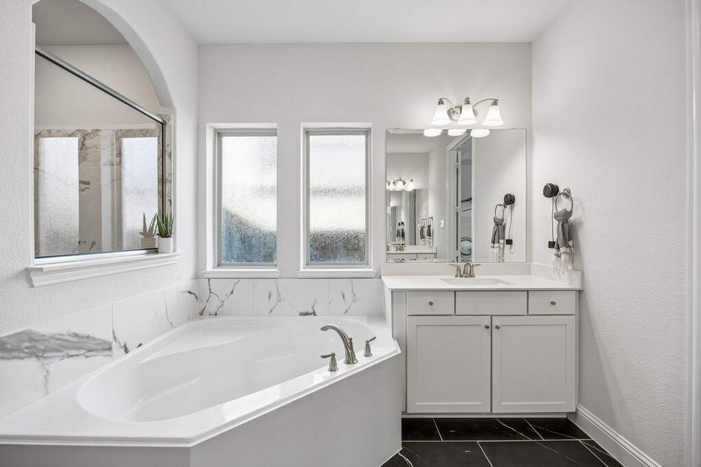4 Bedroom Single Family Home/House's Image 18