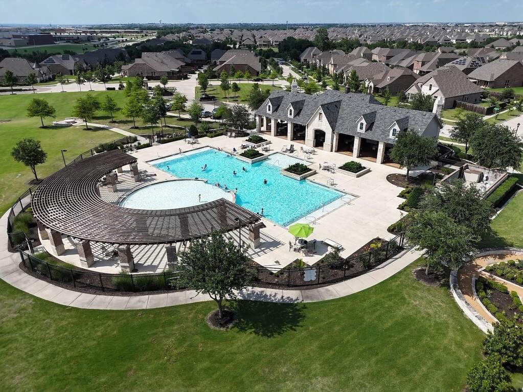 4 Bedroom Single Family Home/House's Image 34