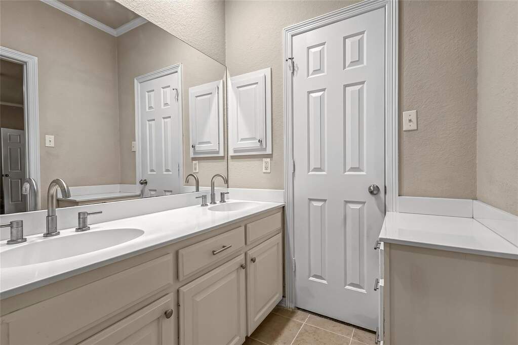 3 Bedroom Villa/Townhouse's Image 16