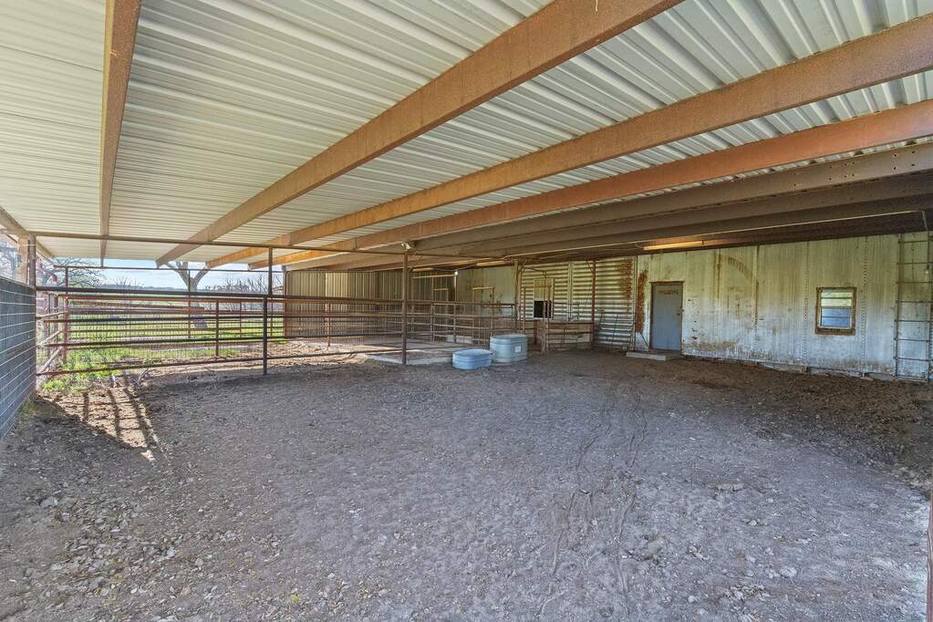 3 Bedroom Farm/Ranch/Plantation's Image 16