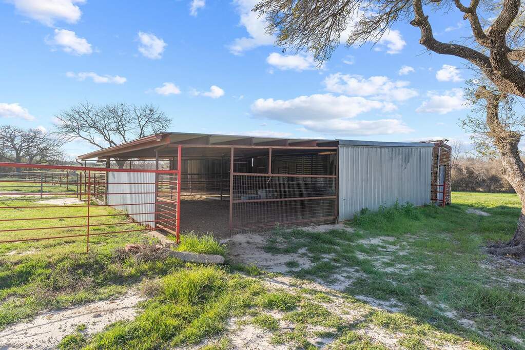 3 Bedroom Farm/Ranch/Plantation's Image 17