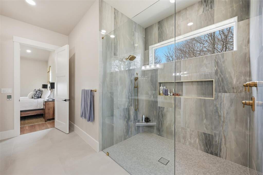 4 Bedroom Single Family Home/House's Image 20
