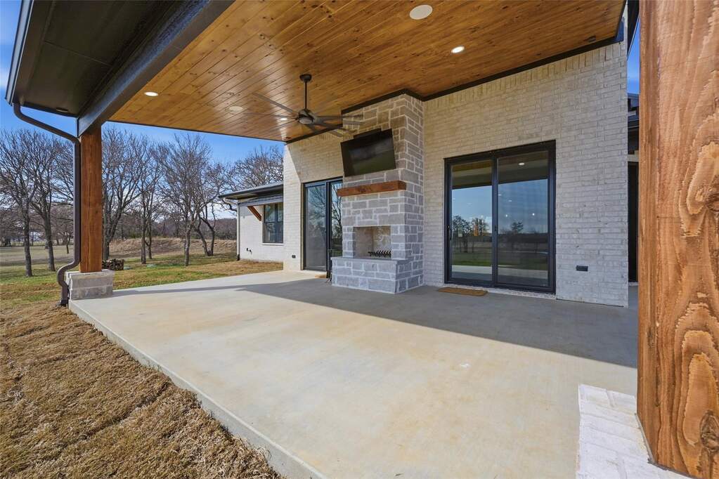 4 Bedroom Single Family Home/House's Image 26