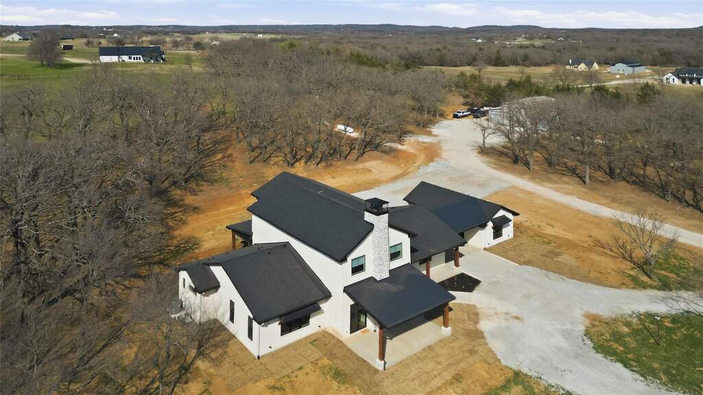 4 Bedroom Single Family Home/House's Image 32