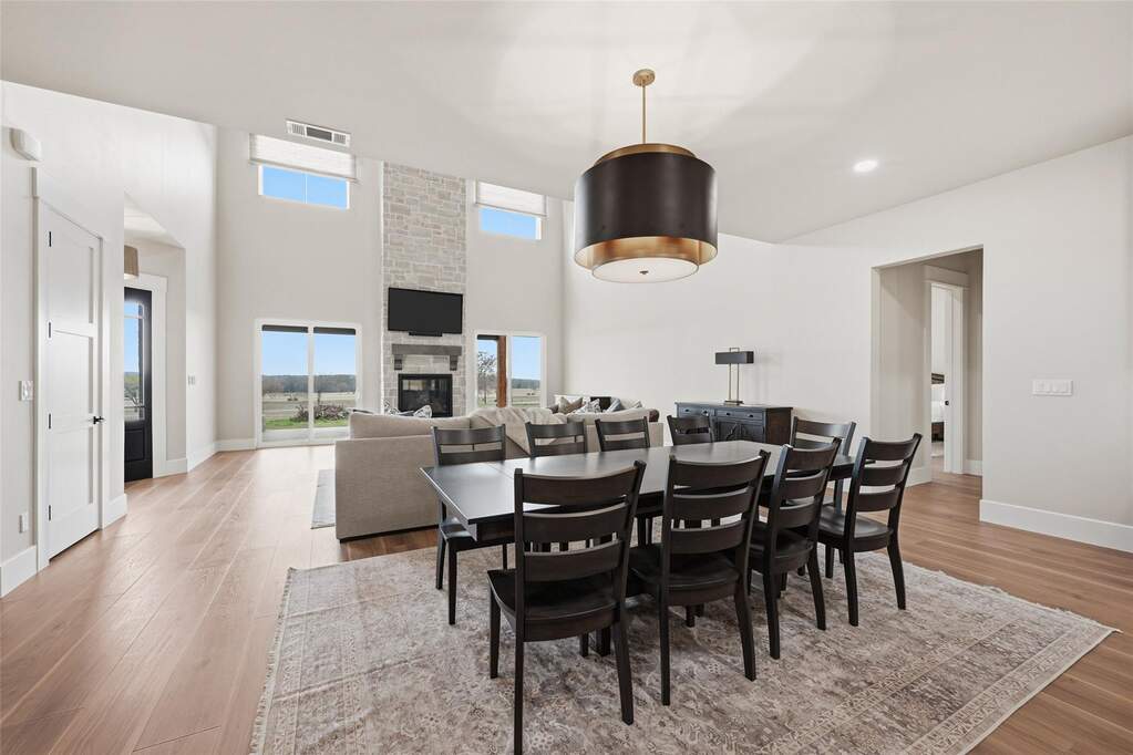 4 Bedroom Single Family Home/House's Image 5