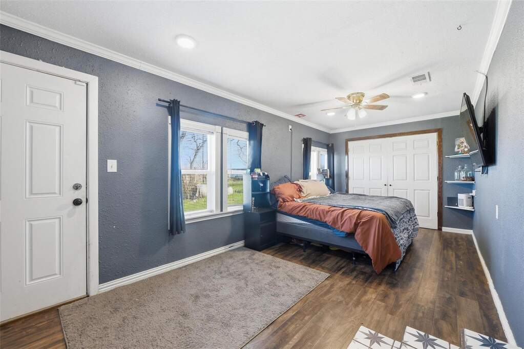5 Bedroom Single Family Home/House's Image 18