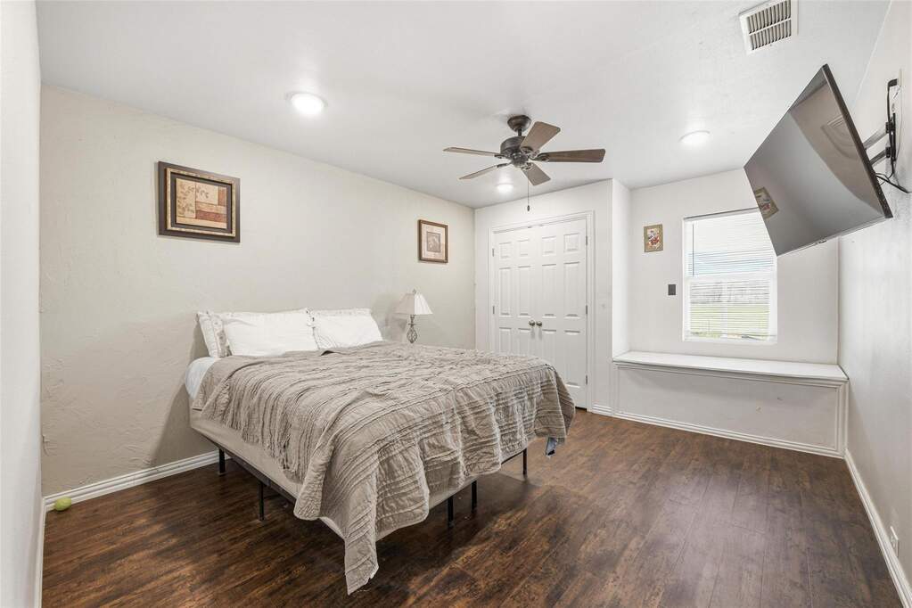 5 Bedroom Single Family Home/House's Image 22