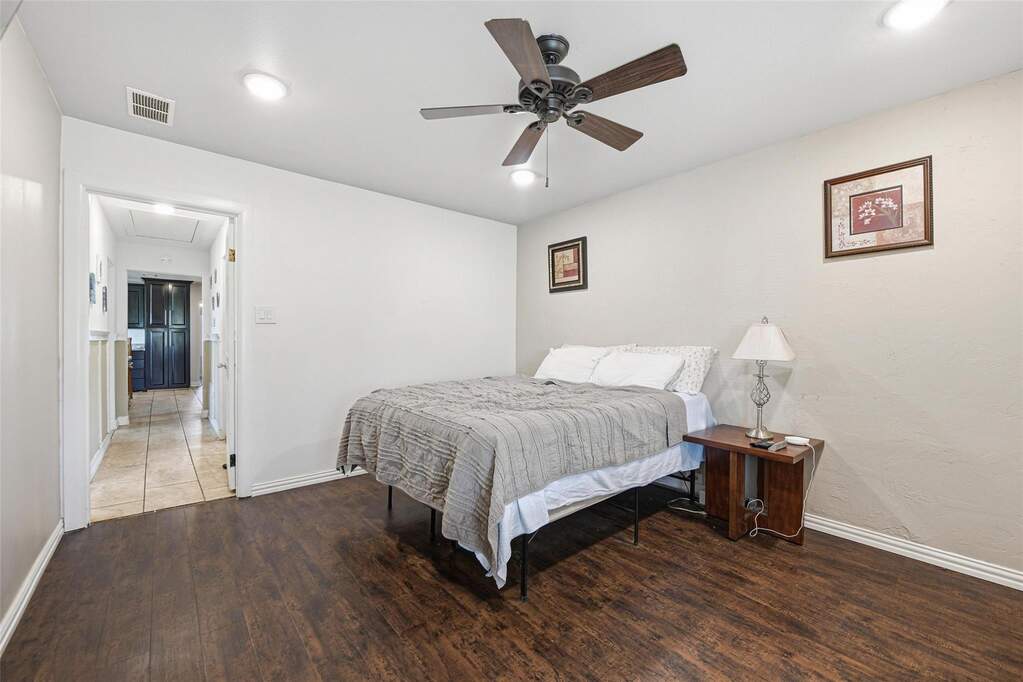 5 Bedroom Single Family Home/House's Image 23