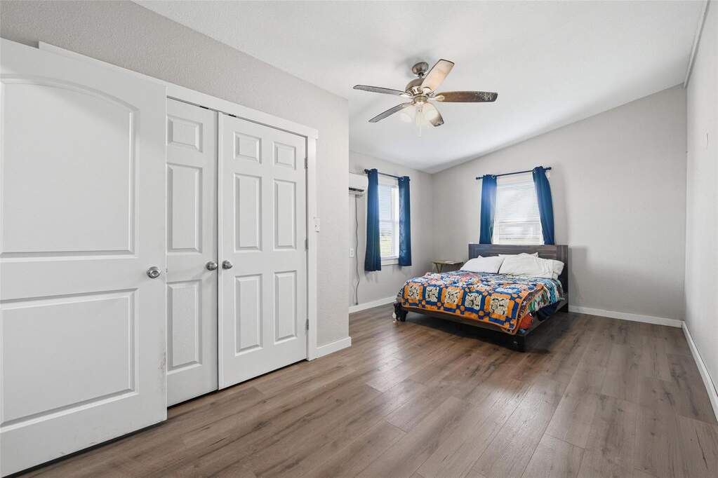 5 Bedroom Single Family Home/House's Image 26