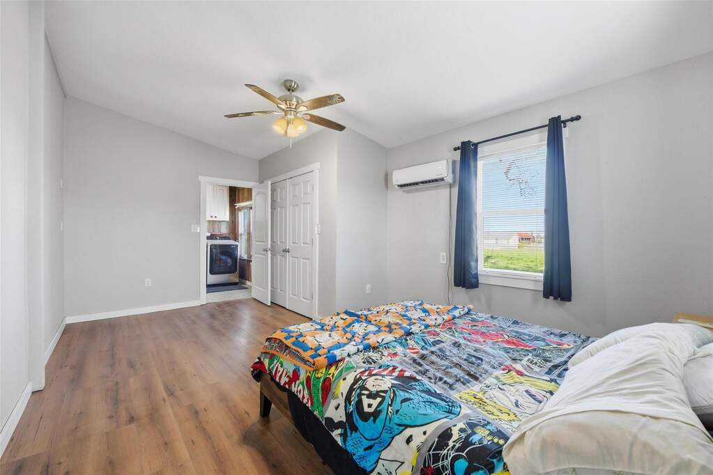 5 Bedroom Single Family Home/House's Image 27