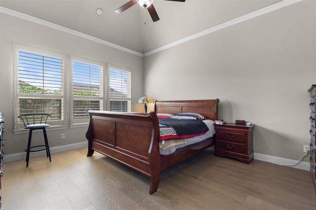 5 Bedroom Single Family Home/House's Image 13