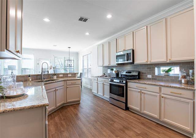 4 Bedroom Single Family Home/House's Image 15