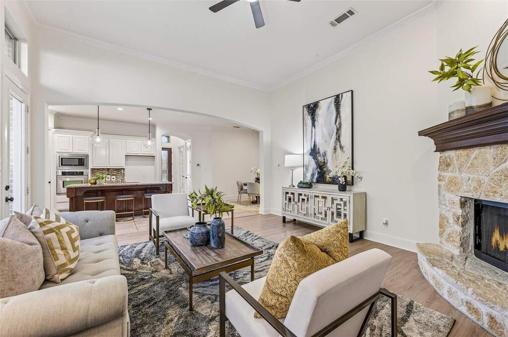 *Dining Room/Sitting Room is Virtually Staged