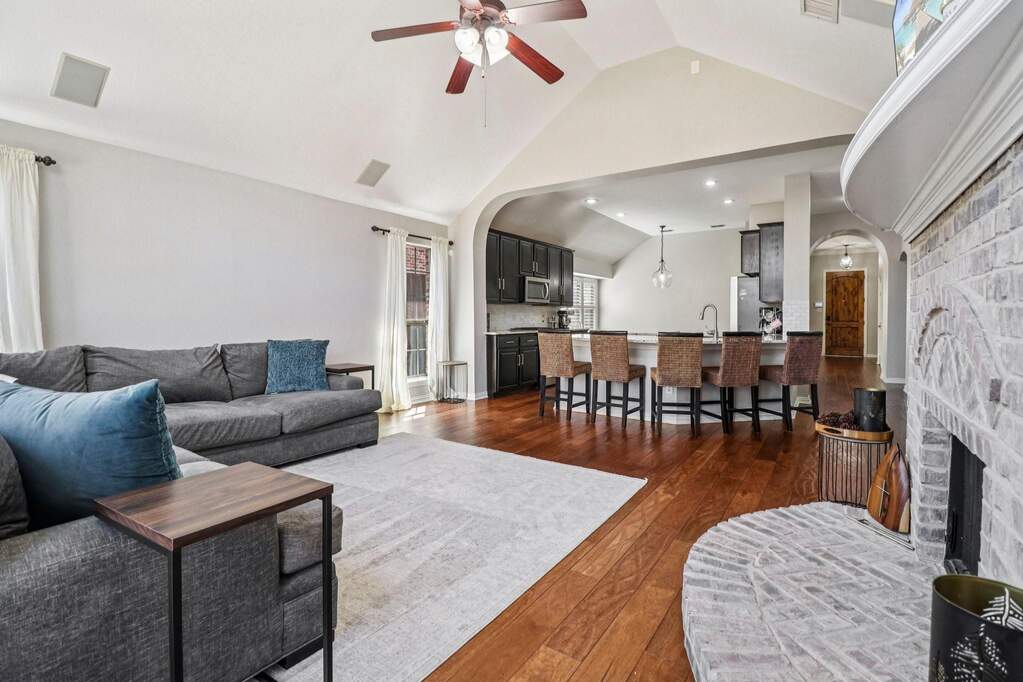 4 Bedroom Single Family Home/House's Image 7