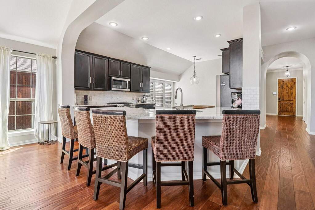 4 Bedroom Single Family Home/House's Image 8