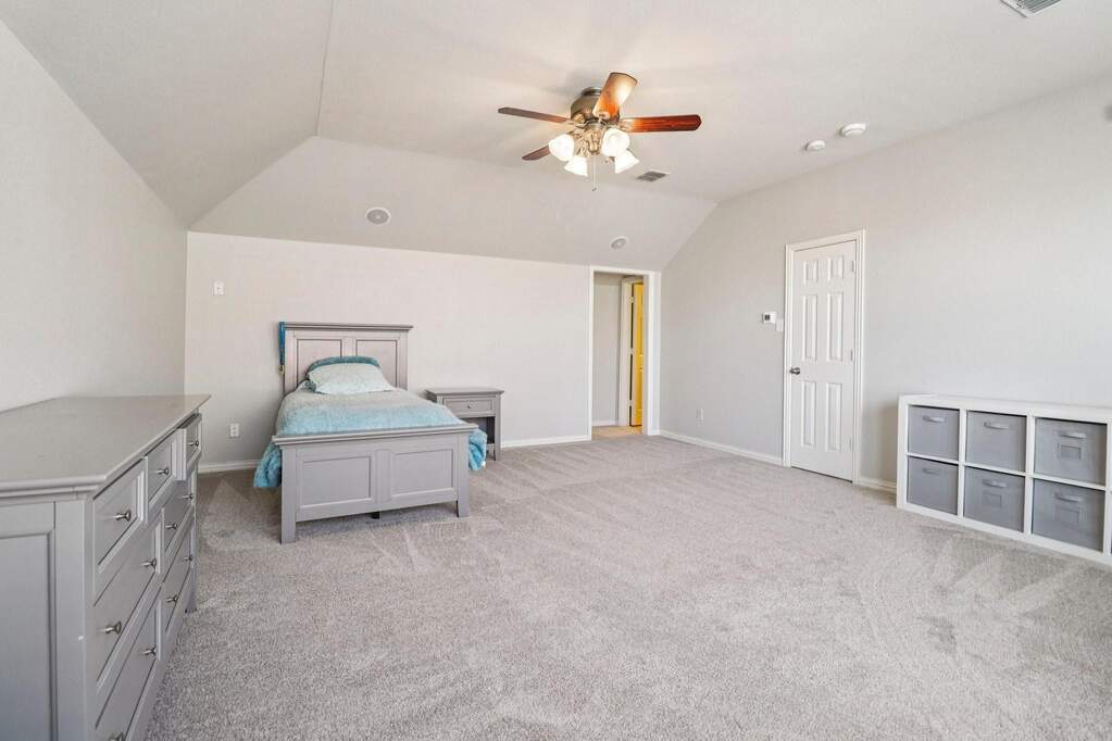 4 Bedroom Single Family Home/House's Image 16