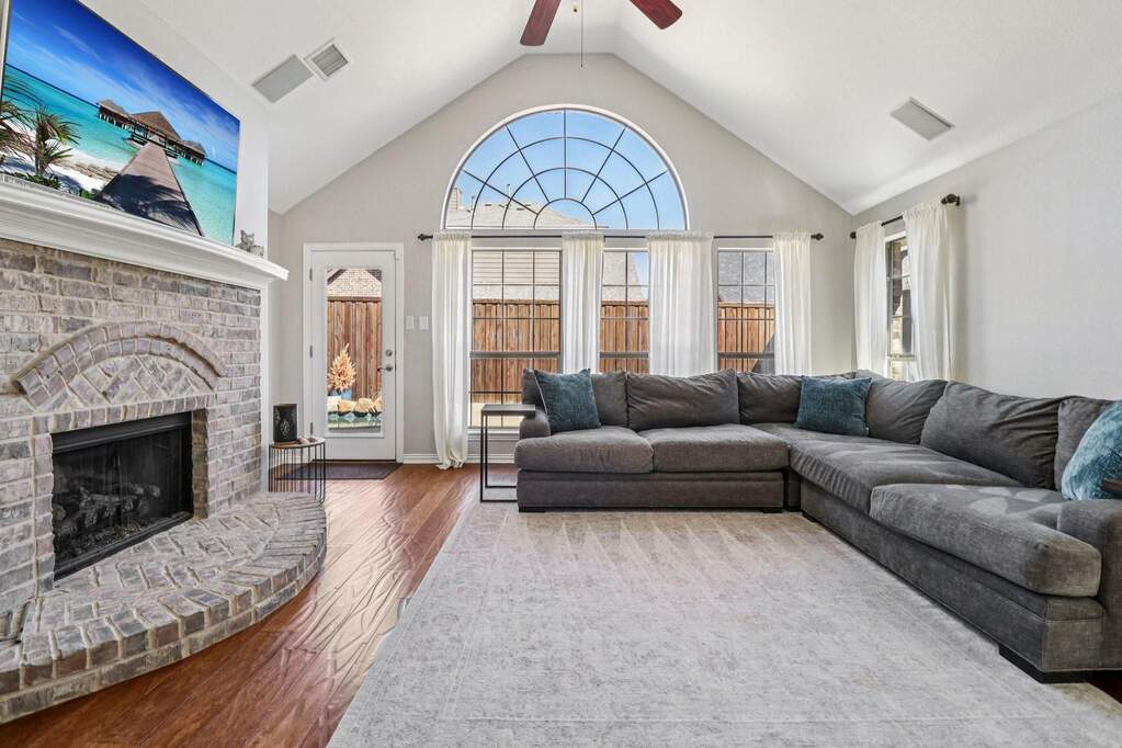 4 Bedroom Single Family Home/House's Image 4