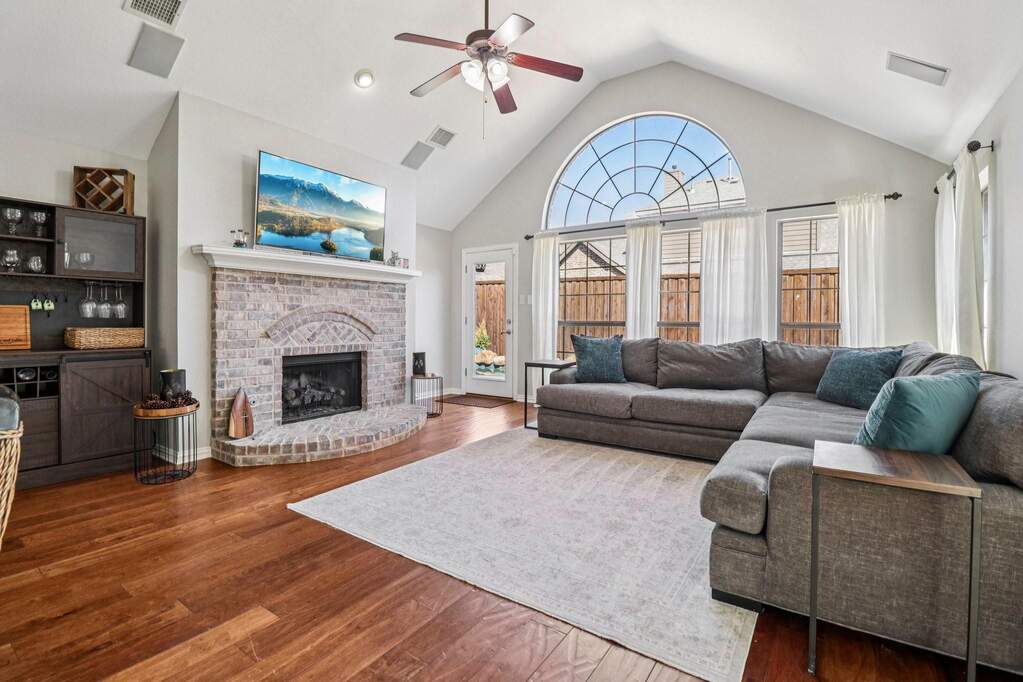 4 Bedroom Single Family Home/House's Image 5