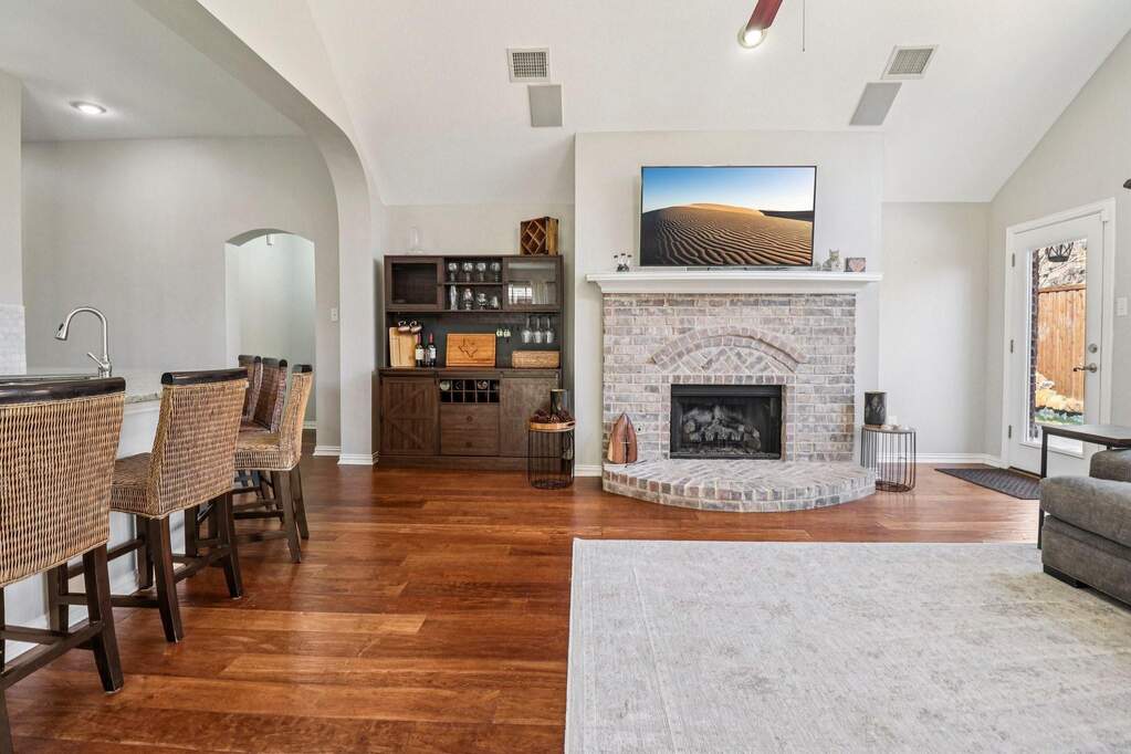 4 Bedroom Single Family Home/House's Image 6