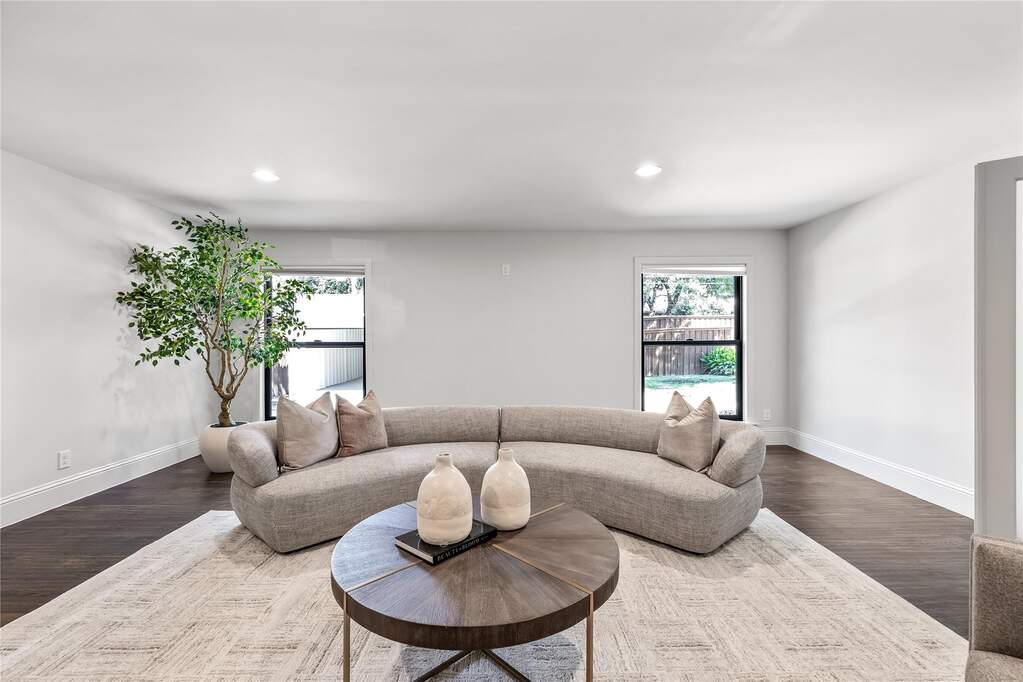 5 Bedroom Single Family Home/House's Image 22