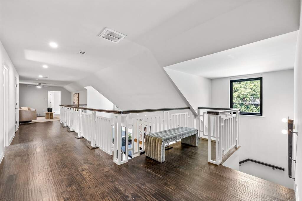 5 Bedroom Single Family Home/House's Image 23