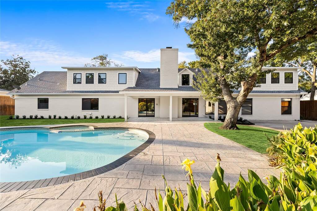 5 Bedroom Single Family Home/House's Image 33