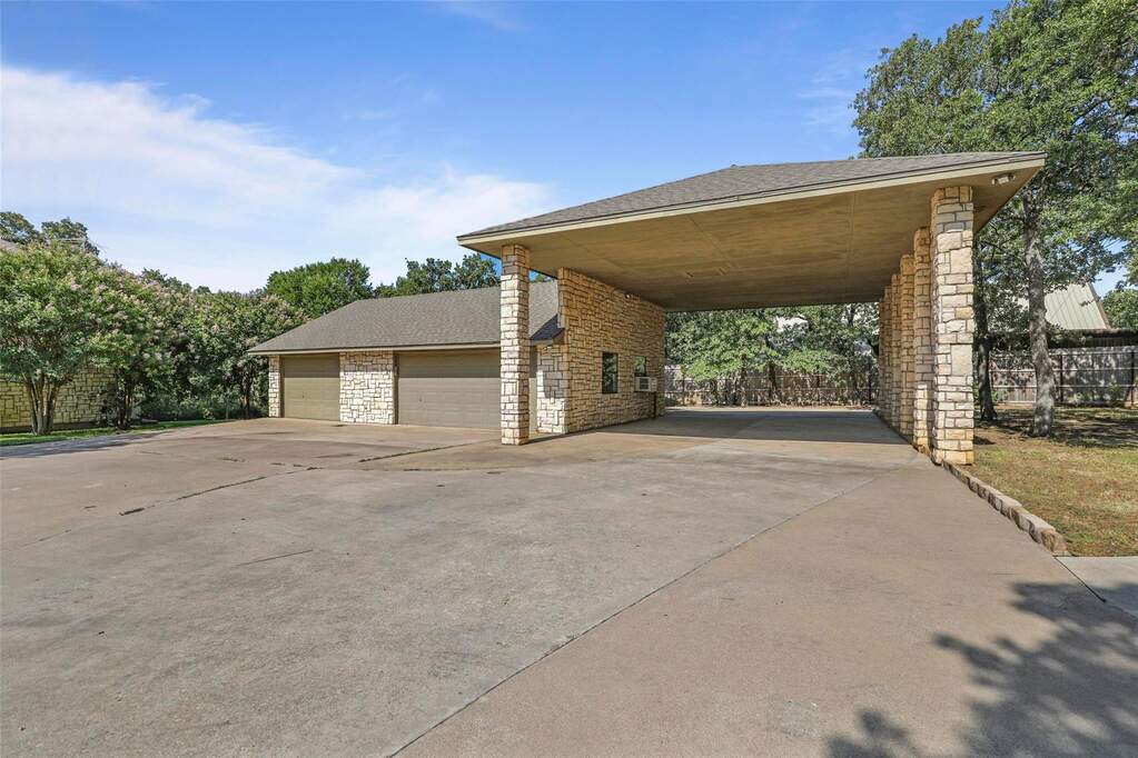 4 Bedroom Single Family Home/House's Image 27