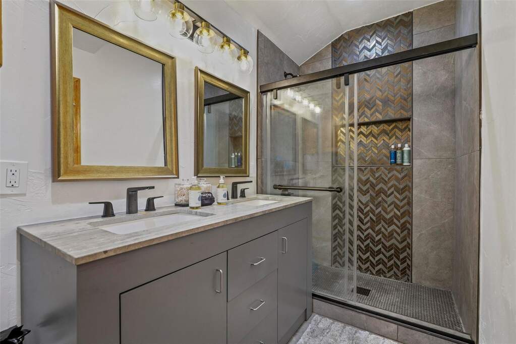 4 Bedroom Single Family Home/House's Image 35