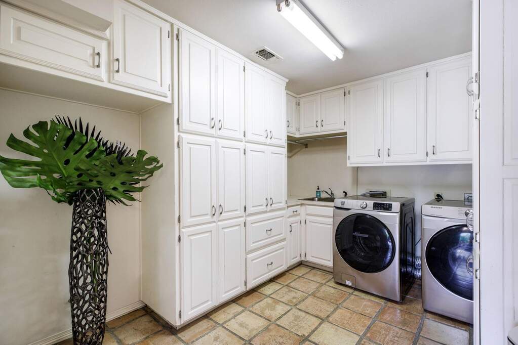 4 Bedroom Single Family Home/House's Image 36