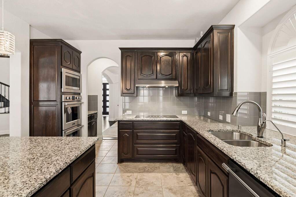 5 Bedroom Single Family Home/House's Image 7