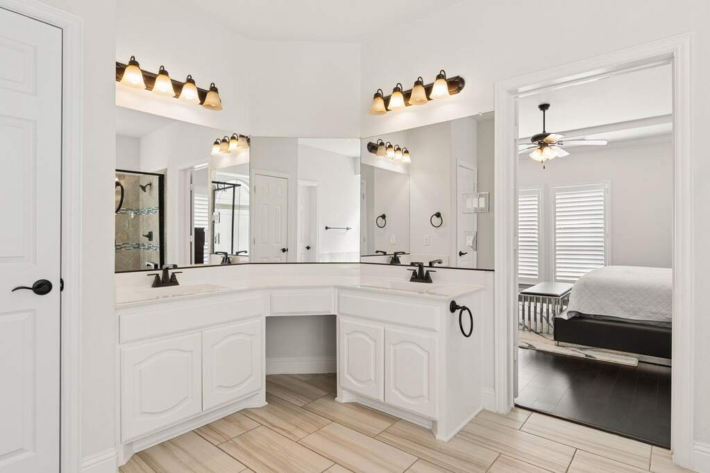 5 Bedroom Single Family Home/House's Image 14
