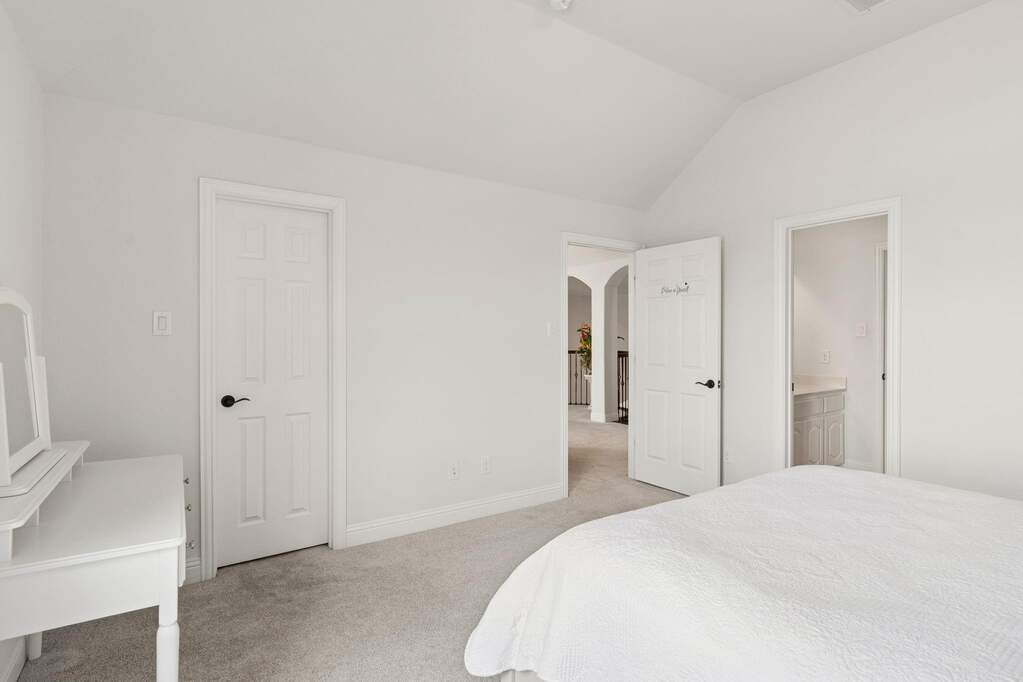 5 Bedroom Single Family Home/House's Image 21