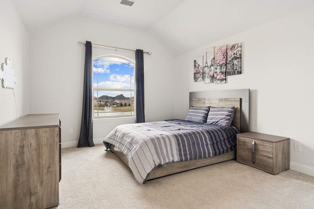 5 Bedroom Single Family Home/House's Image 25