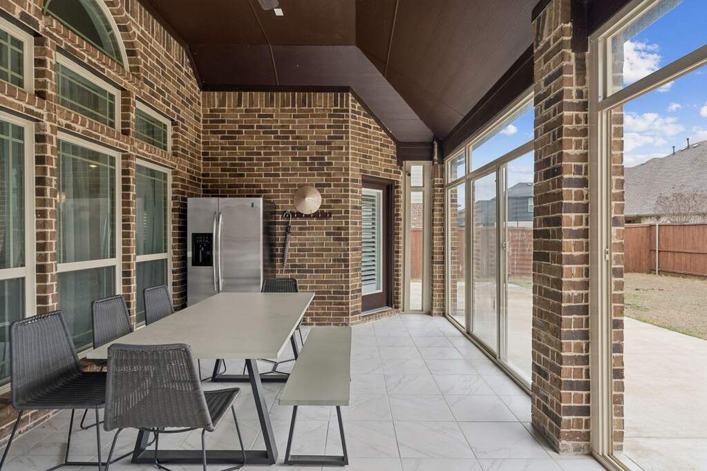 5 Bedroom Single Family Home/House's Image 32