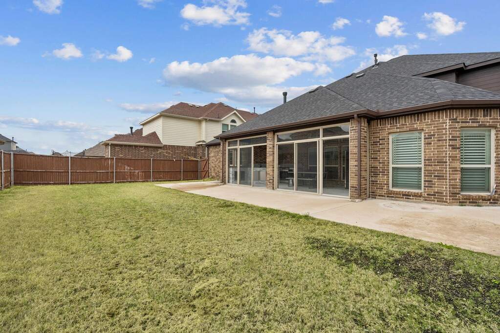 5 Bedroom Single Family Home/House's Image 33